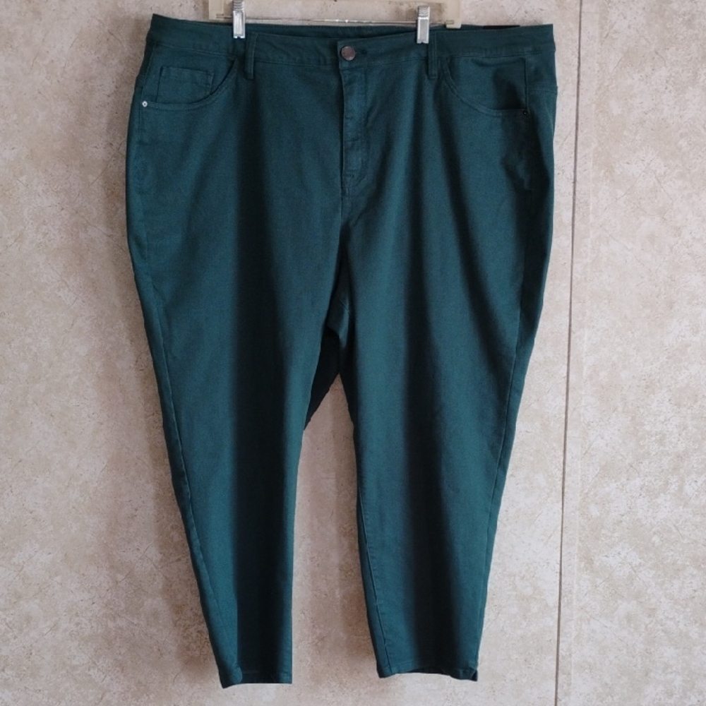 NWT Plus Size Women's Jeans Green Cropped Pants